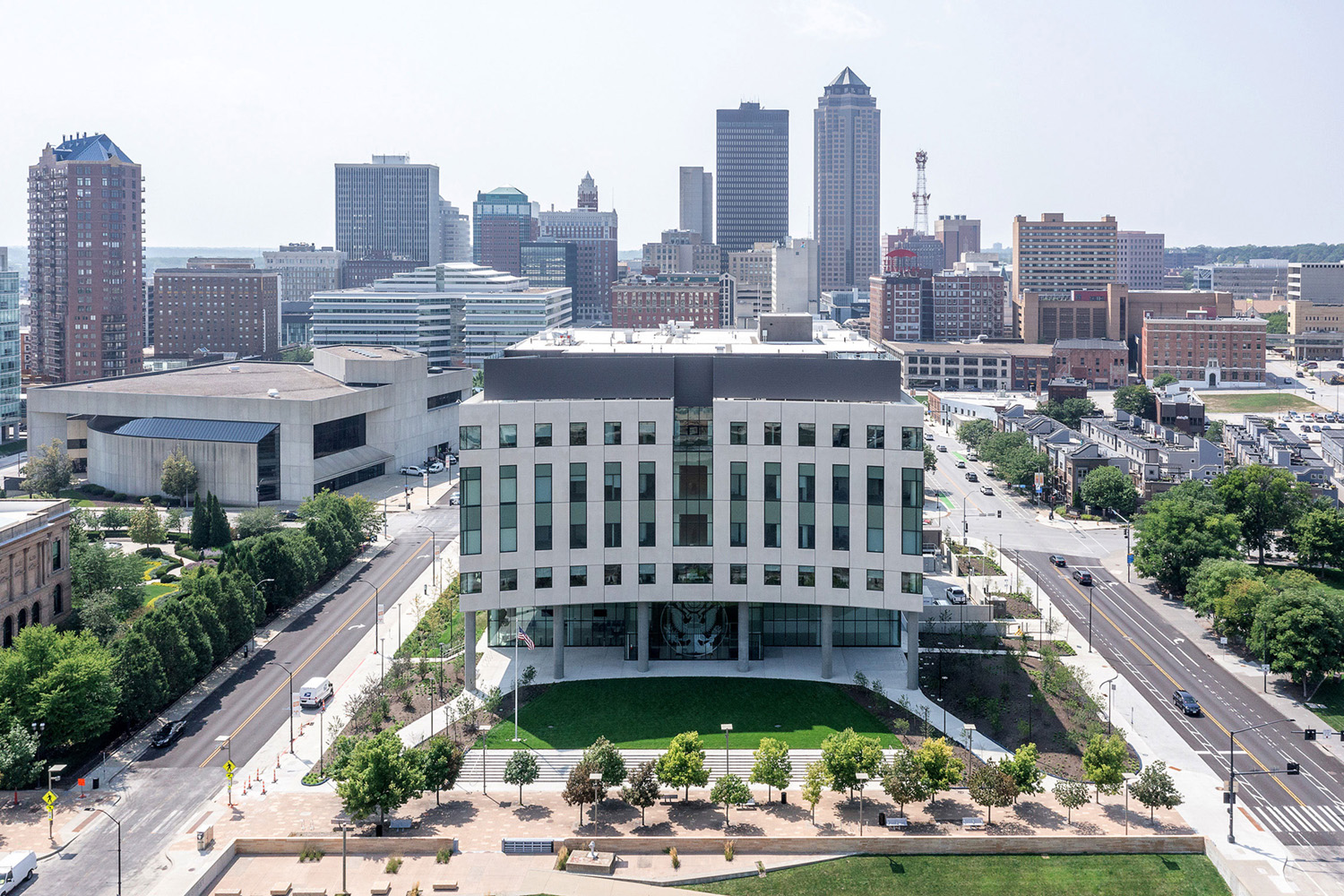 Exterior of the U.S. Federal Courthouse in Des Moines, Iowa with a few of the skyline